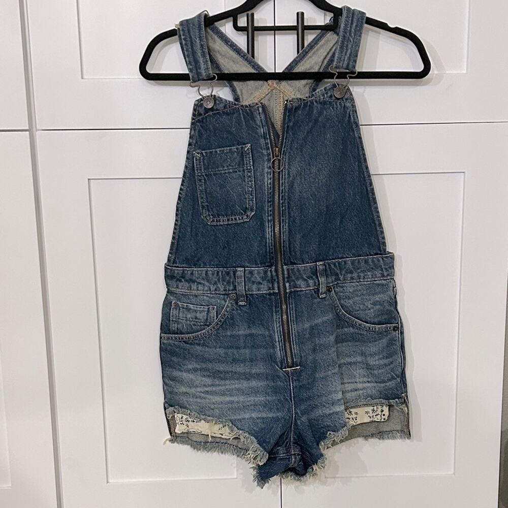 Free People We The Free Sun-Kissed Denim Shortalls Overalls Size 4 - EUC